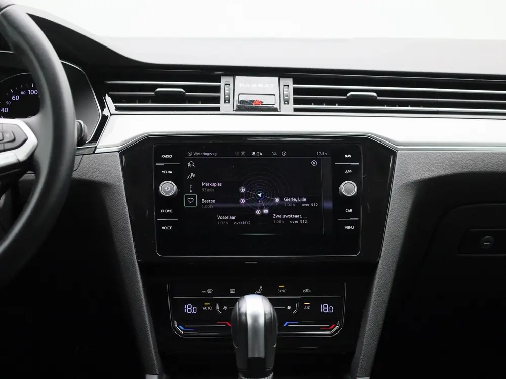 Volkswagen Passat Variant 2.0 TDI Elegance Business R AUTOMA uit 2023, foto 9