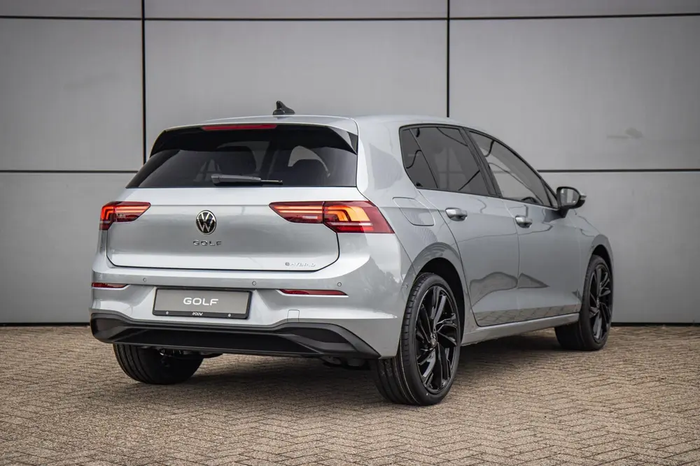 Volkswagen Golf 1.5 eHybrid 204pk Life Edition | 19" Velgen uit 2026, foto 2