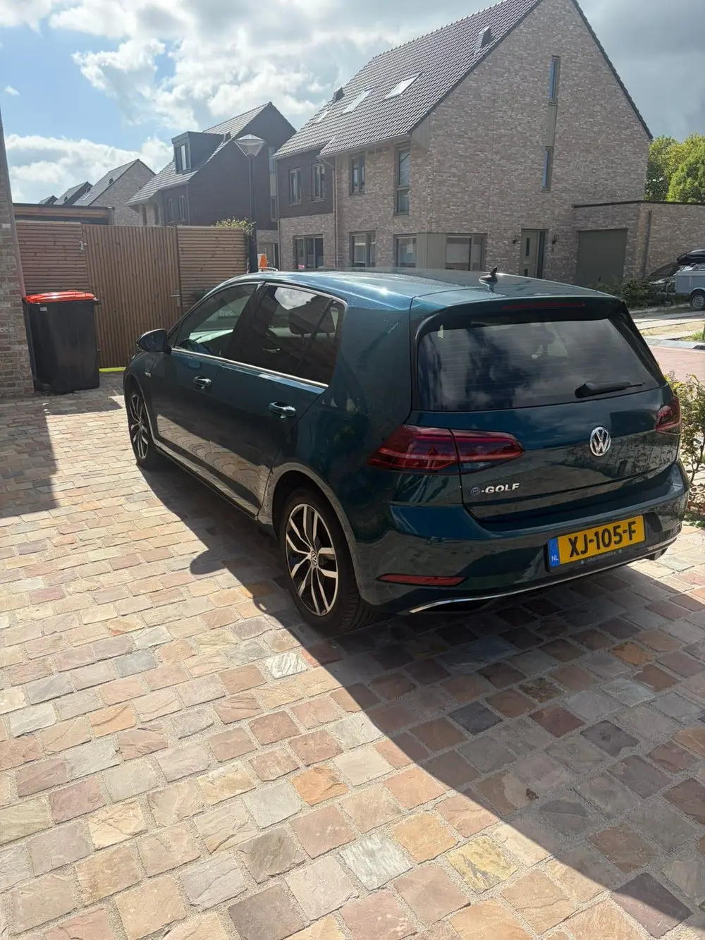 Volkswagen Golf e-Golf 36 kWh 136 pk Automaat 2019 Peacock Groen uit 2019, foto 2