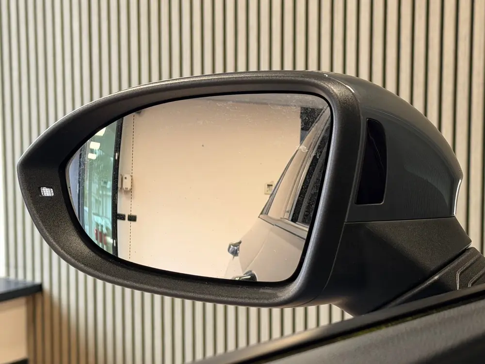 Volkswagen Golf 2.0 TDI R-Line Business AUT. PANO TREKHAAK A uit 2023, foto 18