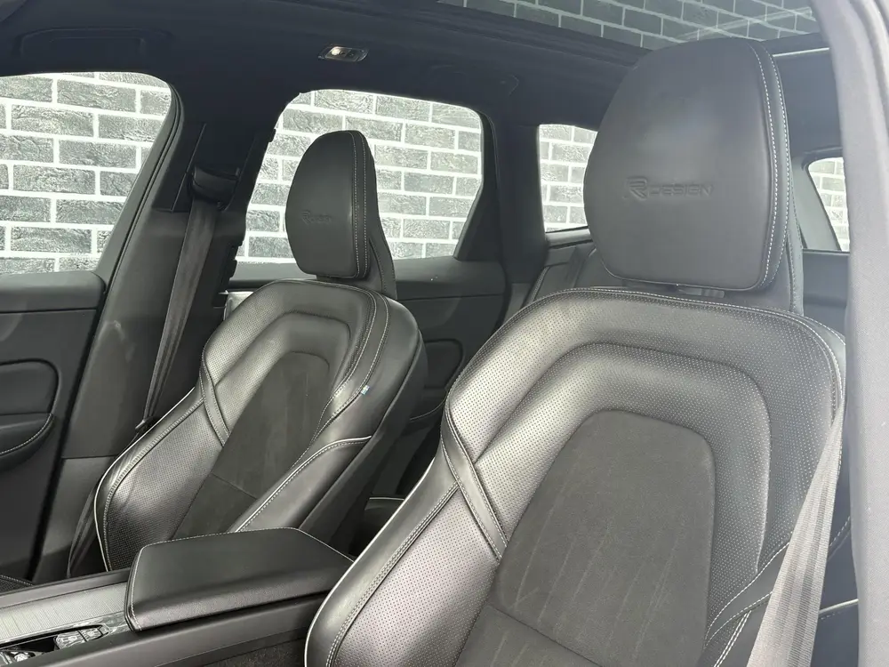 Volvo XC60 2.0 T8 Twin Engine AWD R-Design | Luchtvering | B uit 2019, foto 16