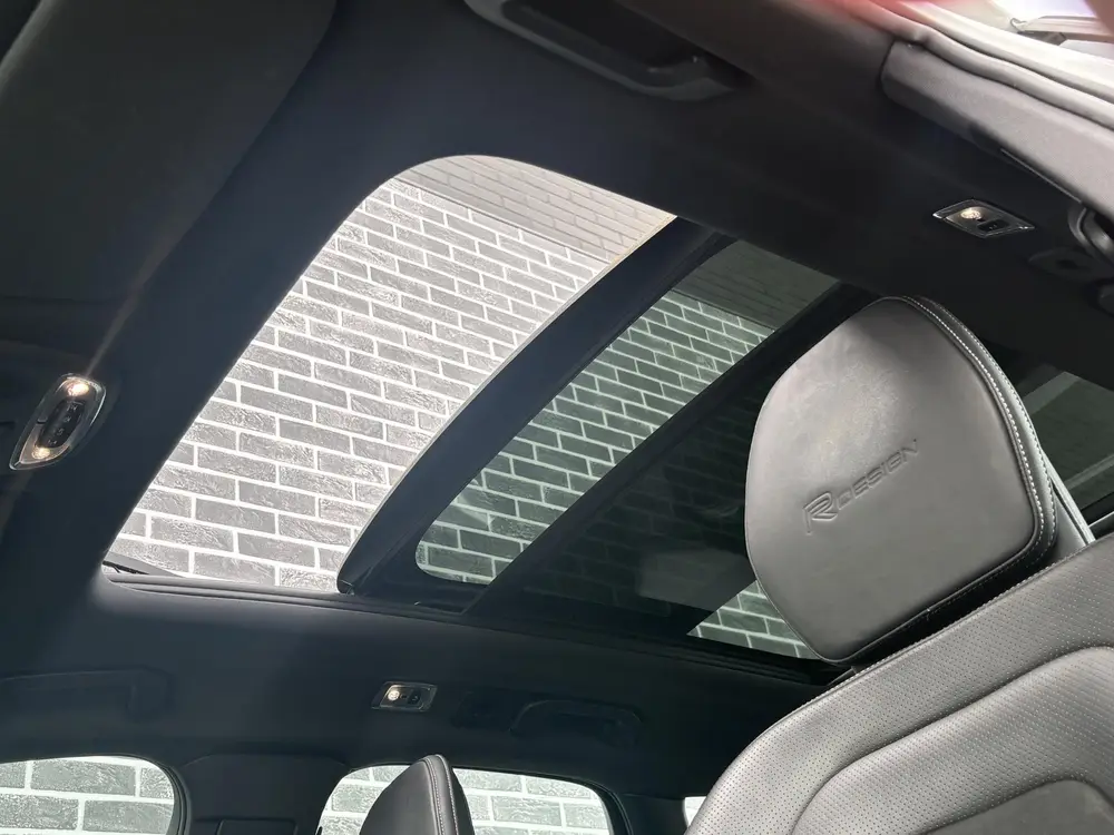 Volvo XC60 2.0 T8 Twin Engine AWD R-Design | Luchtvering | B uit 2019, foto 17