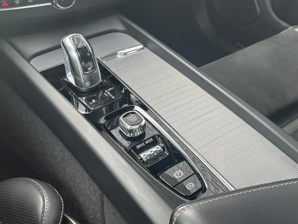 Volvo XC60 2.0 T8 Twin Engine AWD R-Design | Luchtvering | B uit 2019, foto 19