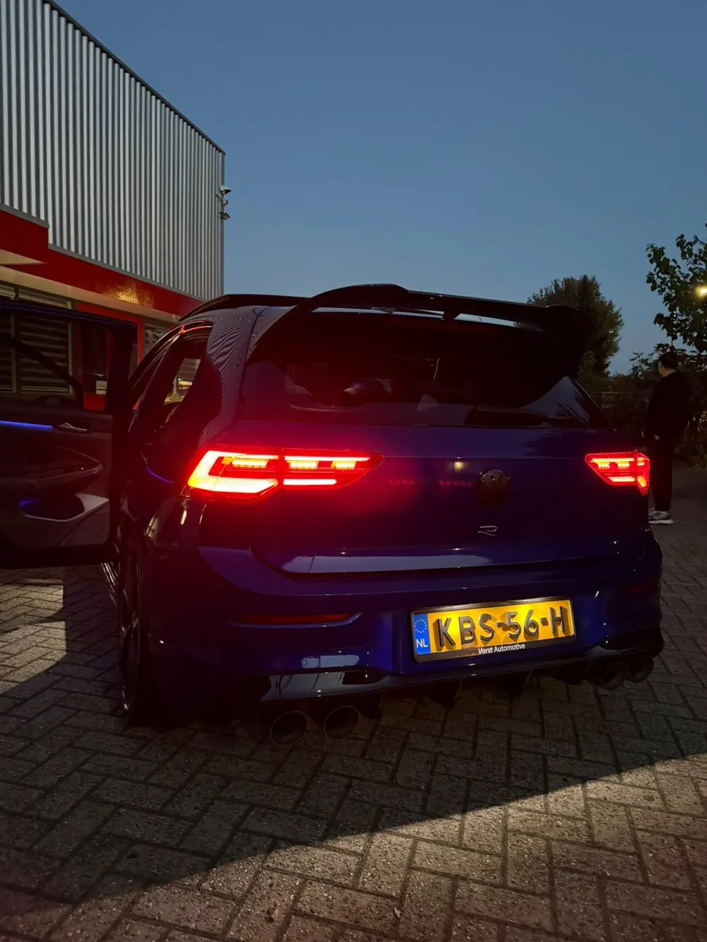 Volkswagen Golf 8 R 2.0 TSI 320pk 7-DSG 4MOTION 2022 Blauw uit 2022, foto 11