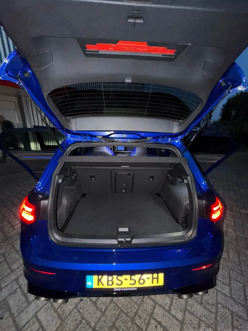 Volkswagen Golf 8 R 2.0 TSI 320pk 7-DSG 4MOTION 2022 Blauw uit 2022, foto 19