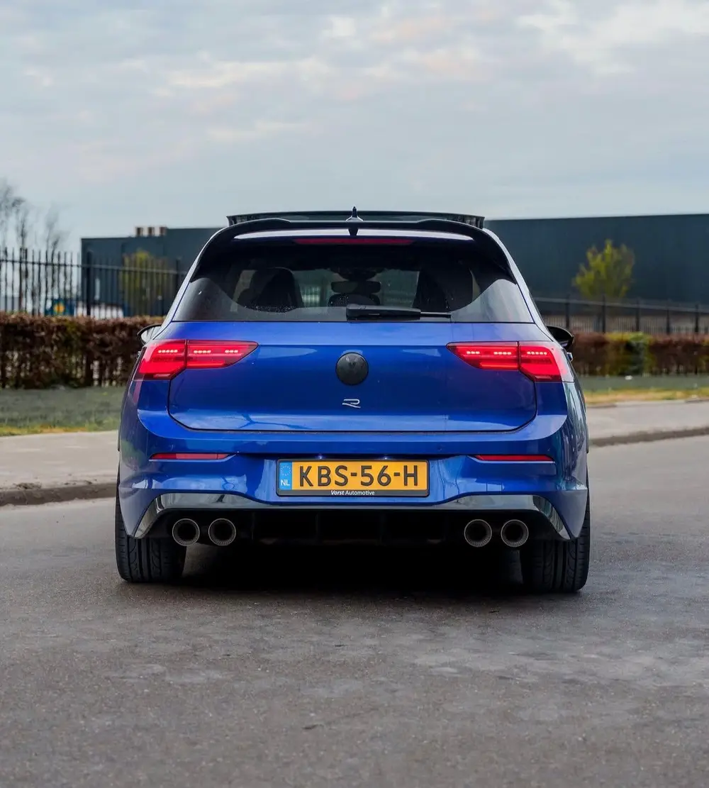 Volkswagen Golf 8 R 2.0 TSI 320pk 7-DSG 4MOTION 2022 Blauw uit 2022, foto 2