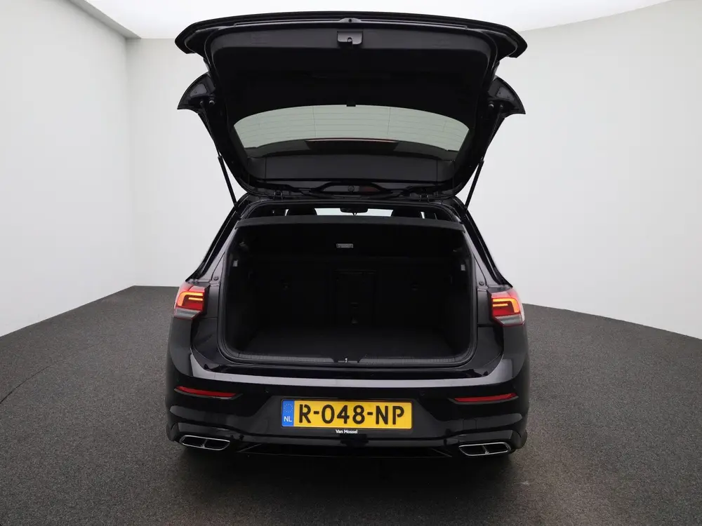 Volkswagen Golf 1.5 eTSI R-Line | IQ-LIGHT | PANORAMADAK | N uit 2022, foto 11