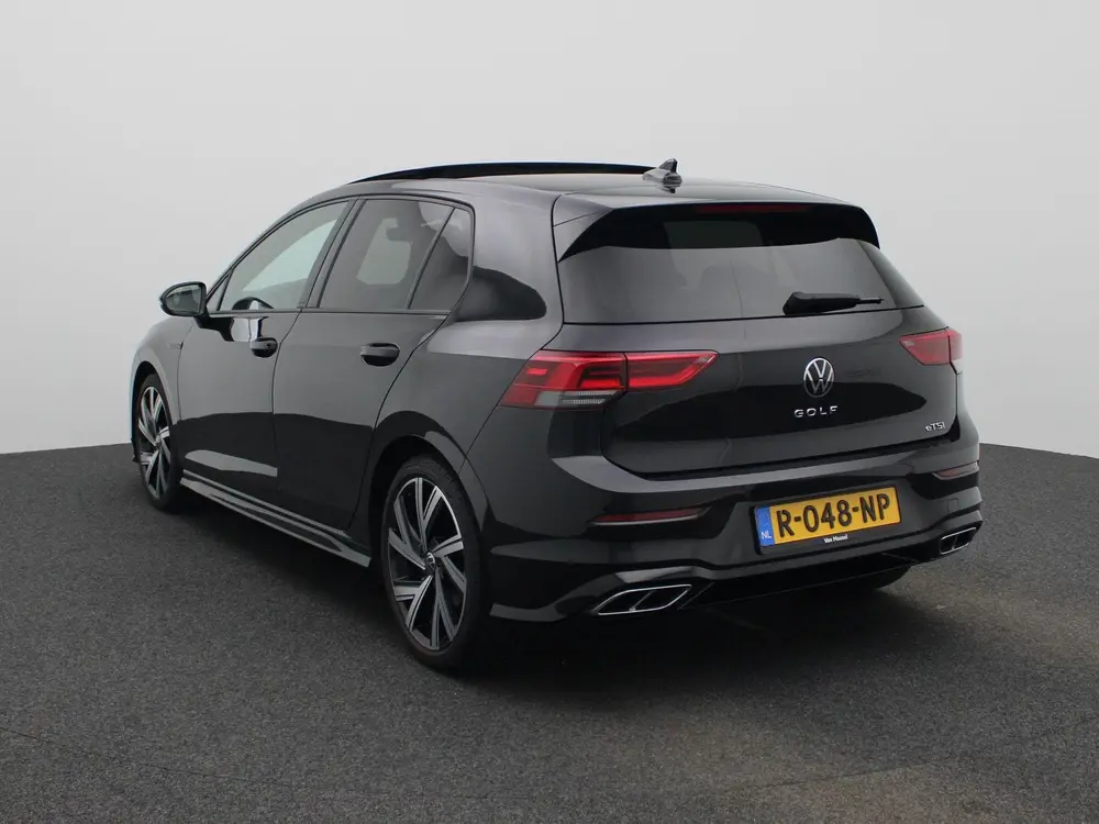 Volkswagen Golf 1.5 eTSI R-Line | IQ-LIGHT | PANORAMADAK | N uit 2022, foto 2