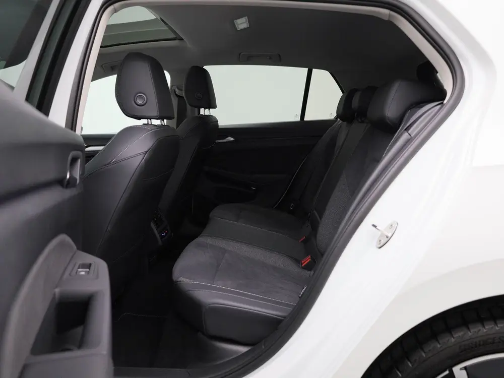 Volkswagen Golf 1.5 eHybrid Style Edition 204 PK| Panoramada uit 2025, foto 12
