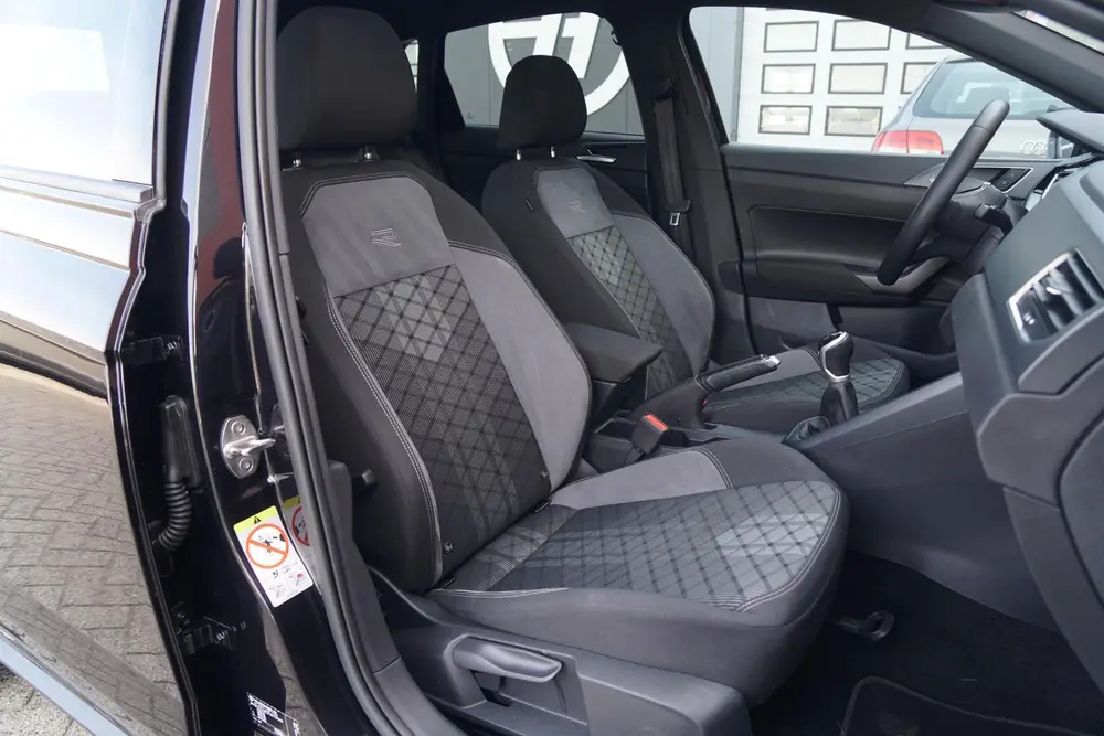 Volkswagen Polo 1.0 TSI R-Line Business + IQ LIGHT / KEYLESS uit 2023, foto 9