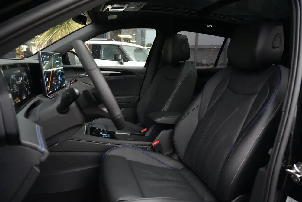 Volkswagen Tiguan R-Line | 272 PK | Panoramadak | Matrix LED uit 2026, foto 4