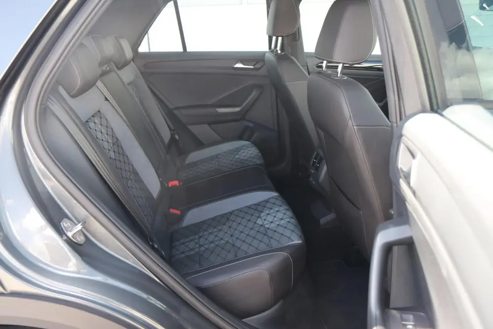 Volkswagen T-Roc 1.0 TSI 110pk R-Line | App Connect | Achter uit 2023, foto 15