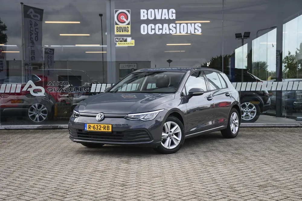 Volkswagen Golf 1.0 TSI Life 1 EIGENAAR/ APPLE CARPLAY/ NAVI uit 2022, foto 2
