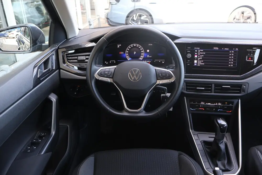 Volkswagen Polo 1.0 TSI 95pk DSG Life Edition | Camera | PDC uit 2024, foto 18