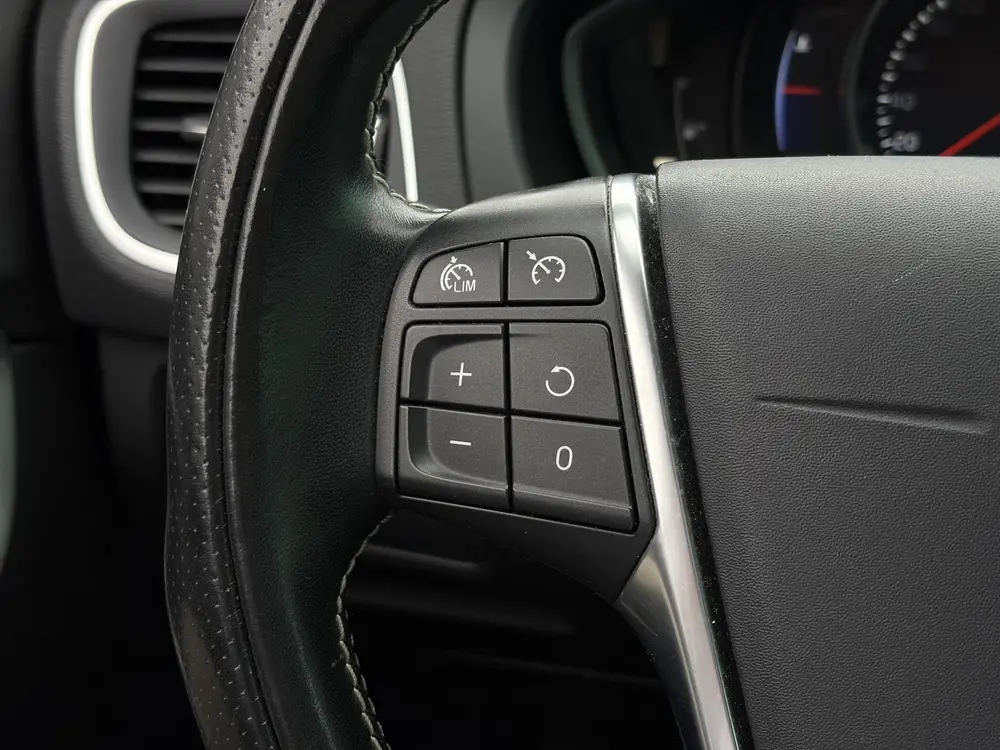 Volvo V40 1.5 T3 Polar+ Sport Automaat / Panoramadak / Leder uit 2019, foto 17