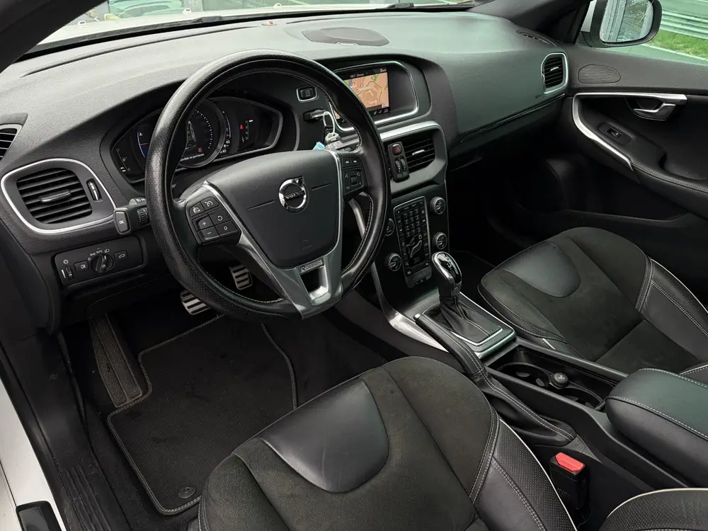 Volvo V40 1.5 T3 Polar+ Sport Automaat / Panoramadak / Leder uit 2019, foto 4