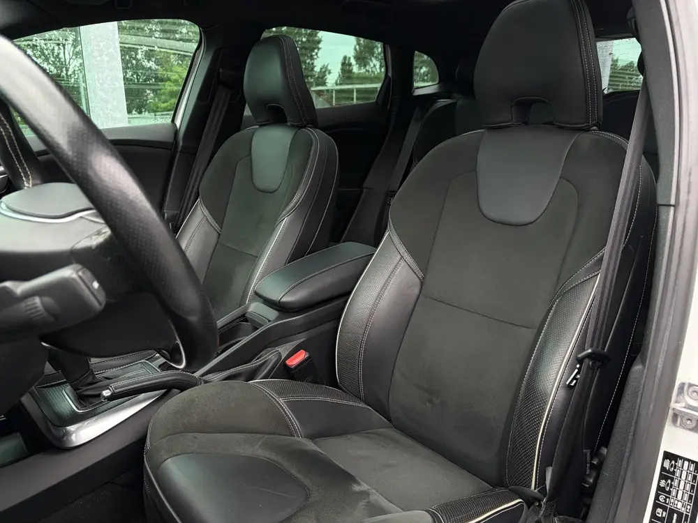 Volvo V40 1.5 T3 Polar+ Sport Automaat / Panoramadak / Leder uit 2019, foto 9