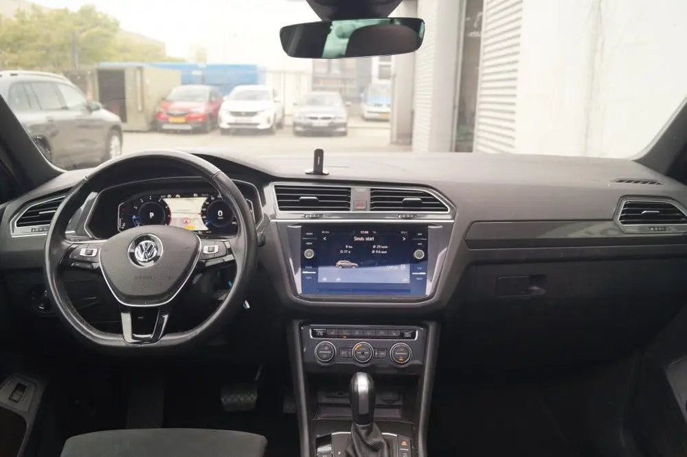 Volkswagen Tiguan 1.5 TSI 150pk DSG R-Line Highline Business uit 2020, foto 10