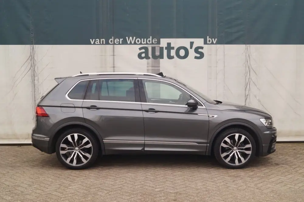 Volkswagen Tiguan 1.5 TSI 150pk DSG R-Line Highline Business uit 2020, foto 2