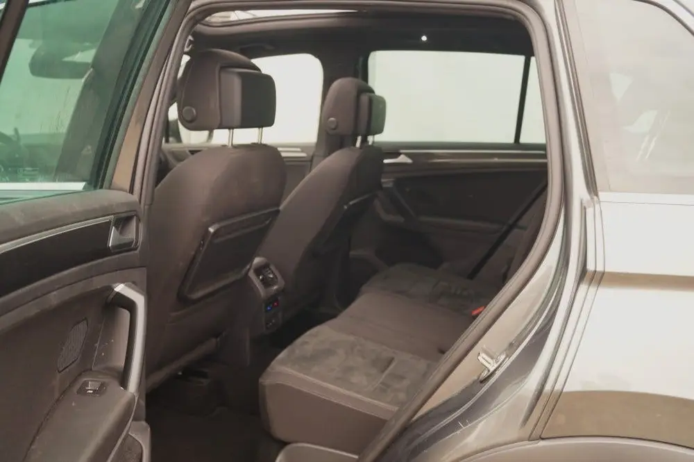 Volkswagen Tiguan 1.5 TSI 150pk DSG R-Line Highline Business uit 2020, foto 8