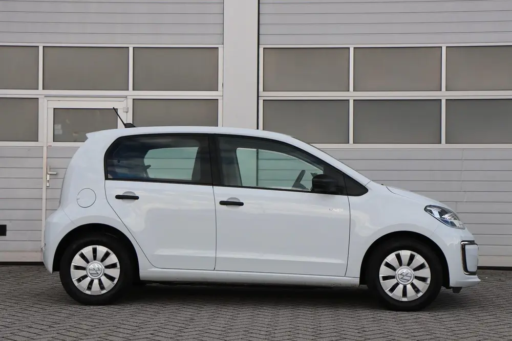 Volkswagen E-up! 82 pk | SoH 94,7 % | Climatronic | Parkeers uit 2020, foto 3