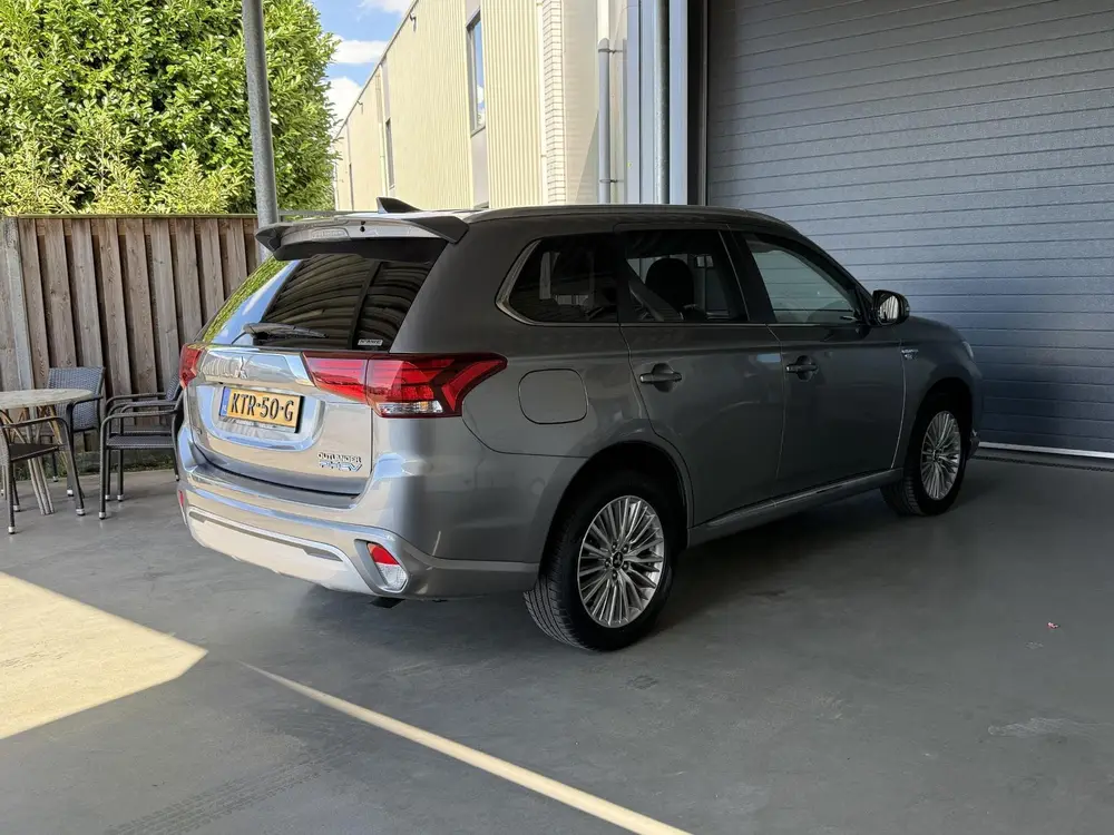 Mitsubishi Outlander 2.4 PHEV Intense | Volledig onderh. | C uit 2019, foto 2