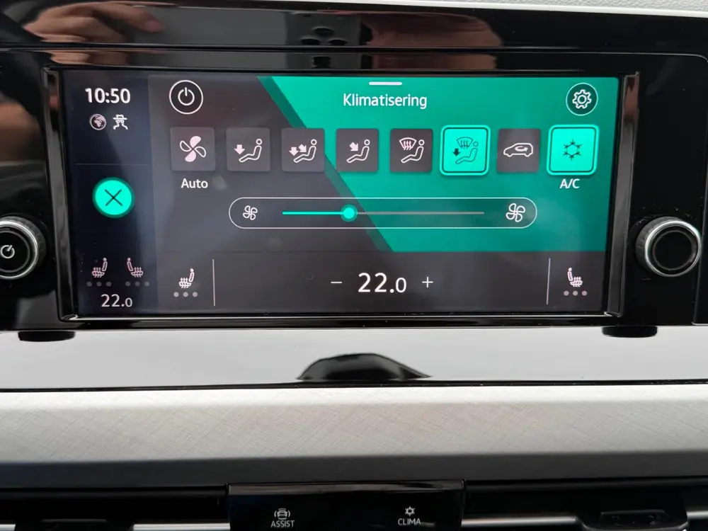 Volkswagen Golf 1.0 TSI Life, digitaal cockpit, stoelverwarm uit 2022, foto 13