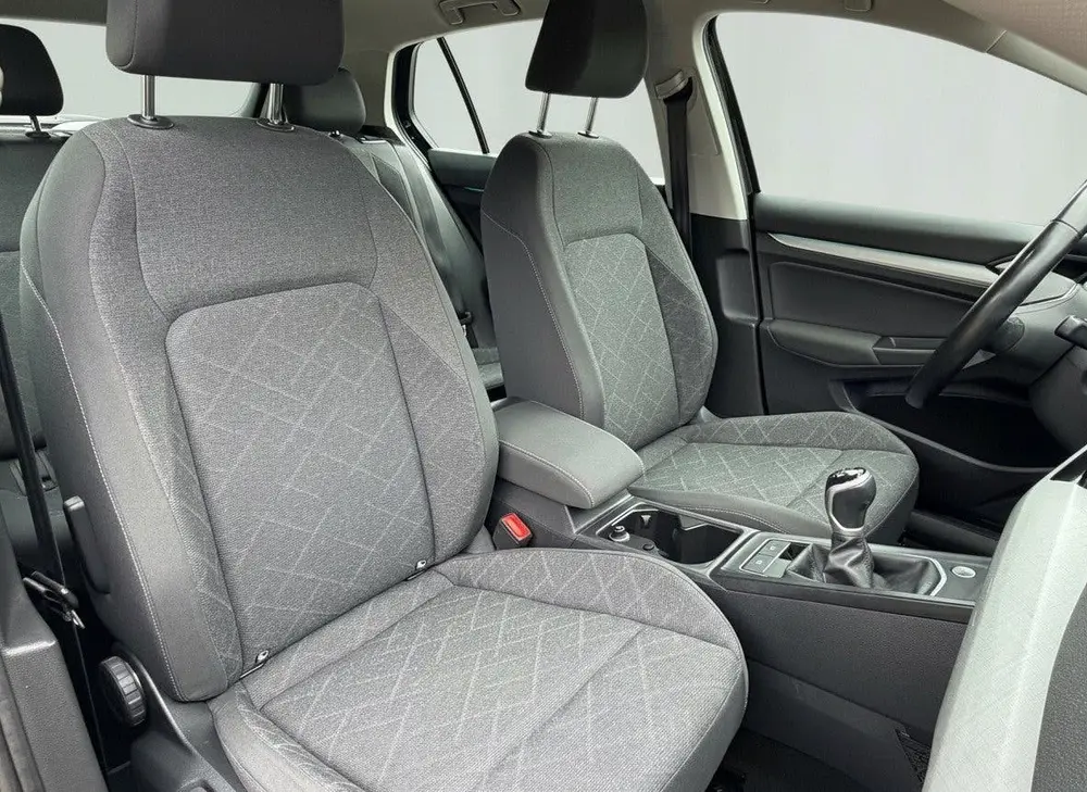 Volkswagen Golf 1.0 TSI Life, digitaal cockpit, stoelverwarm uit 2022, foto 4