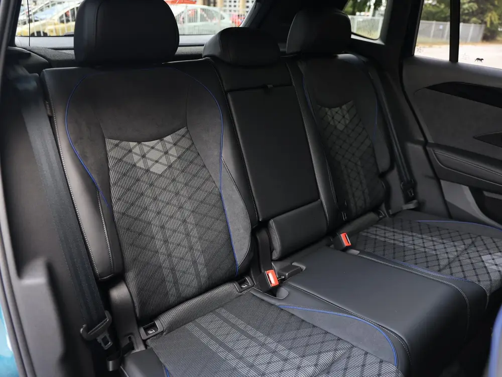 Volkswagen Tiguan R-Line Edition 1.5 eHybrid 204 PK | Head u uit 2026, foto 9