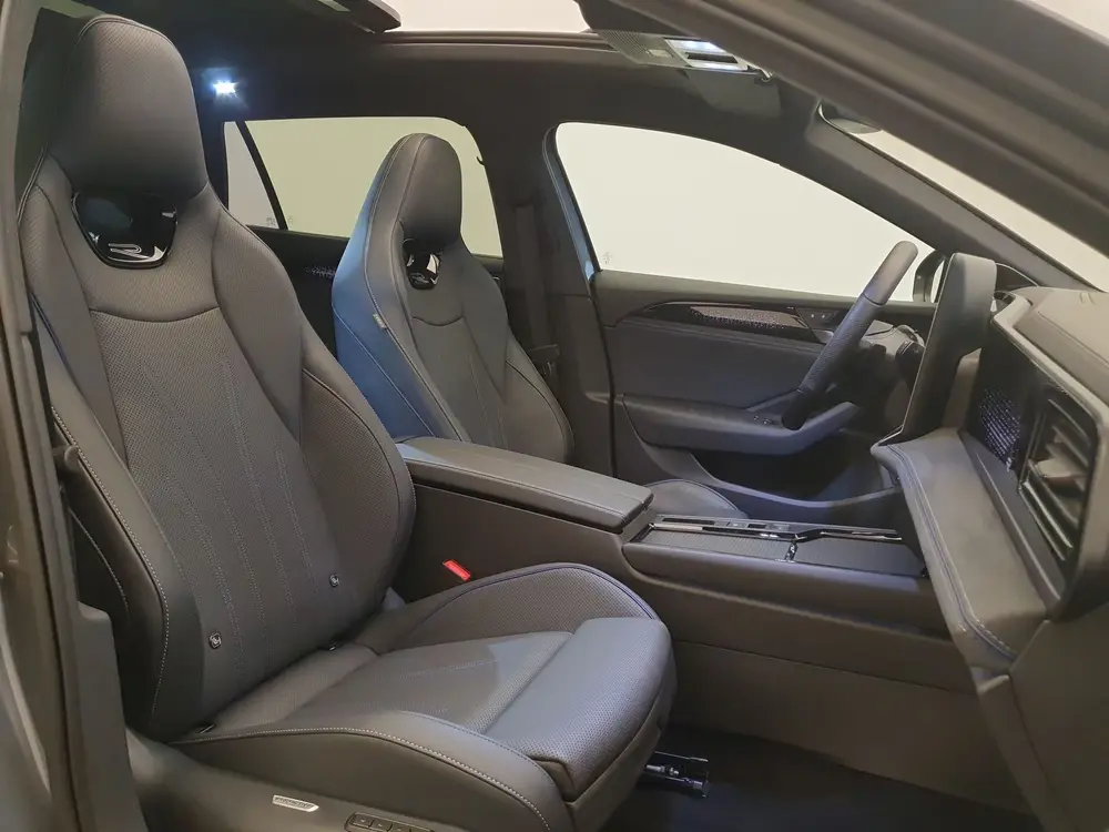 Volkswagen Passat Variant 1.5 eHybrid 272pk DSG/AUT R-Line P uit 2025, foto 4