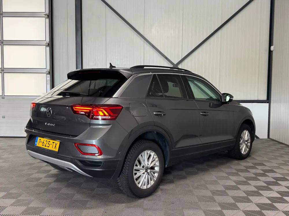 Volkswagen T-Roc 1.0 TSI | Life Business | Navi | Camera uit 2022, foto 2