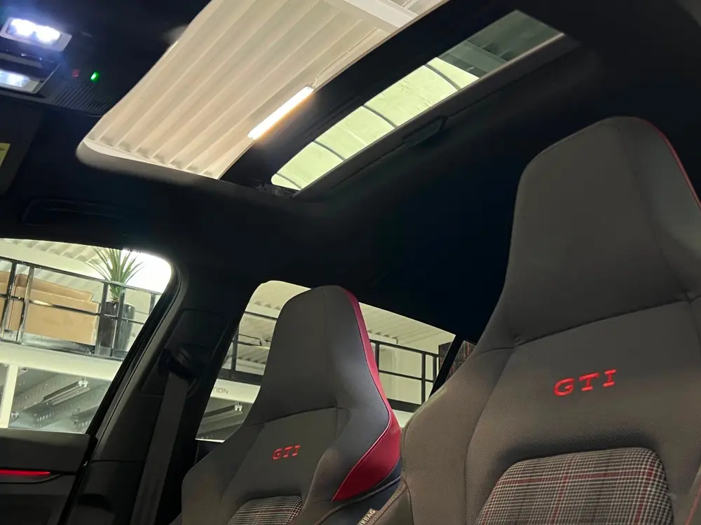 Volkswagen Golf 2.0 TSI GTI|PANO|KEYLESS|CAMERA|TREKHAAK|MAT uit 2024, foto 12