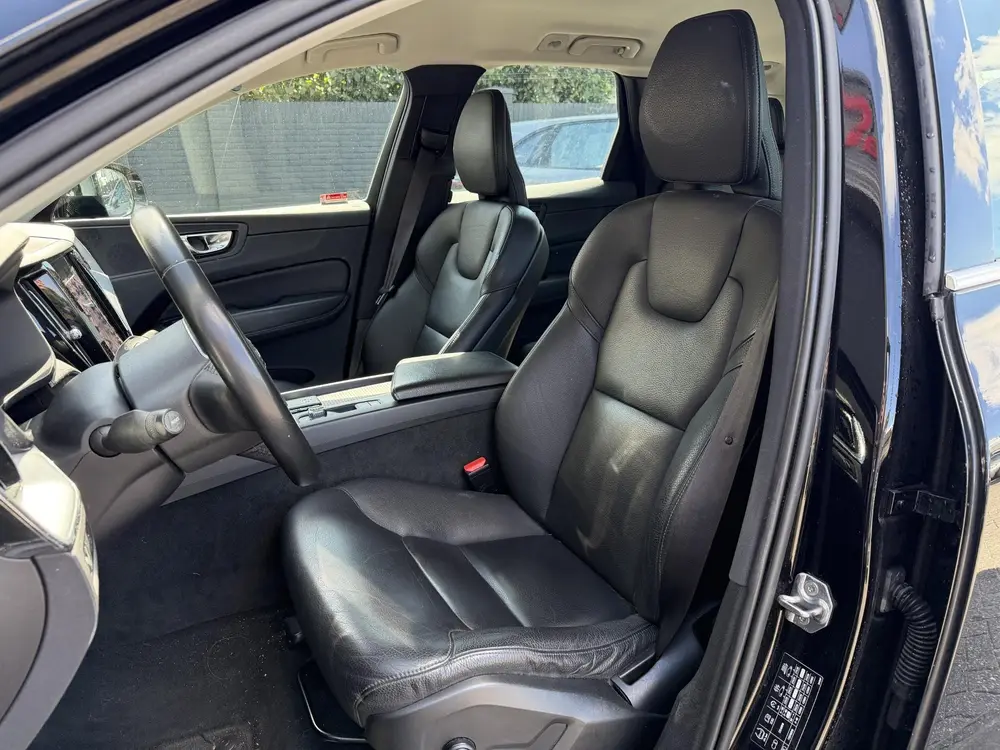 Volvo XC60 2.0 D4 Momentum | Camera | Navigatie | Lederen Be uit 2019, foto 11