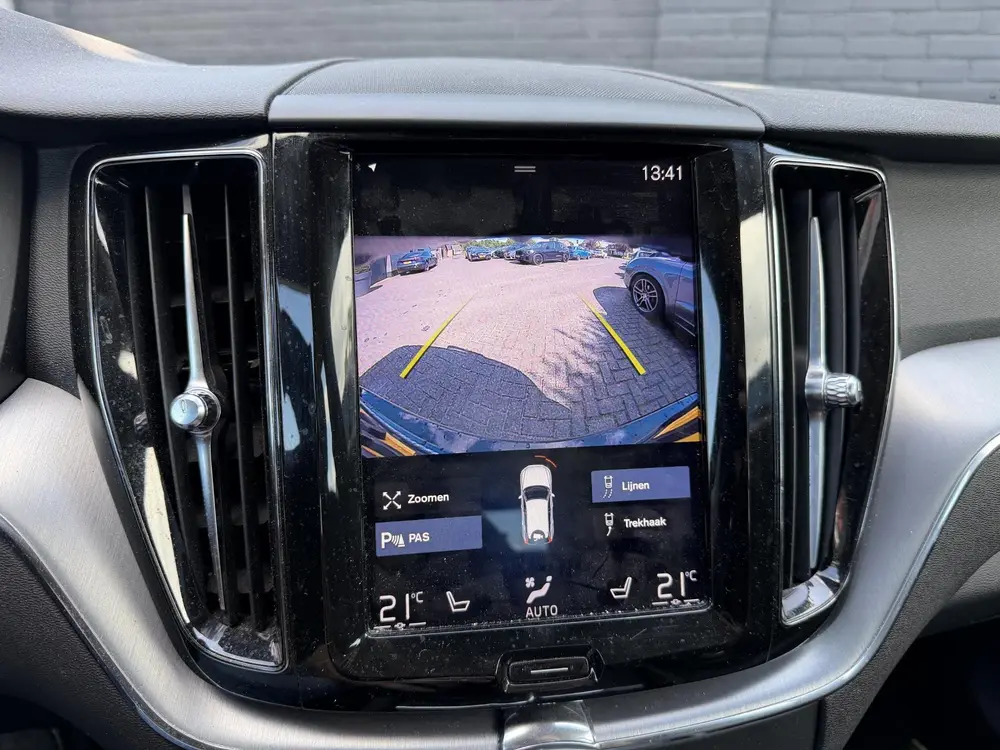 Volvo XC60 2.0 D4 Momentum | Camera | Navigatie | Lederen Be uit 2019, foto 18