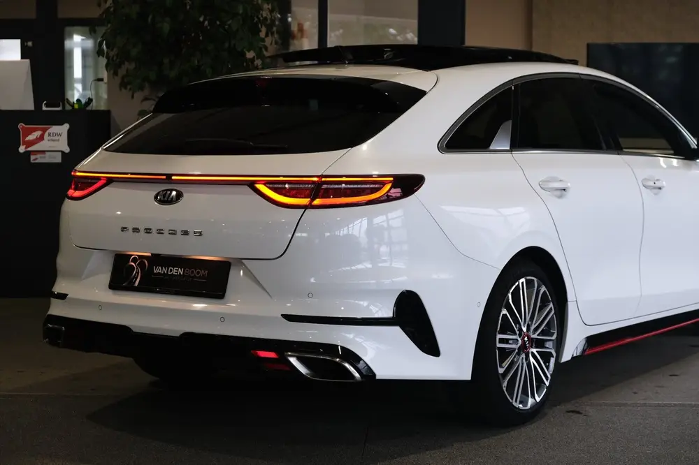 Kia ProCeed 1.6 T-GDI 204pk GT-Line Aut Pano Navi Cam uit 2019, foto 16