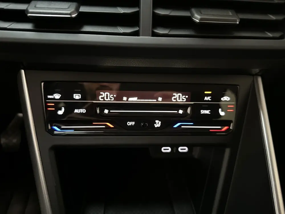 Volkswagen Polo 1.0 TSI Life Business Stoelverwarming Parkee uit 2022, foto 13