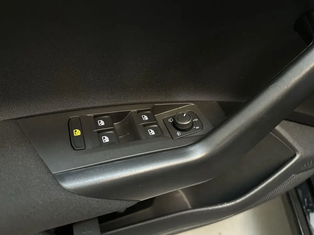 Volkswagen Polo 1.0 TSI Life Business Stoelverwarming Parkee uit 2022, foto 19