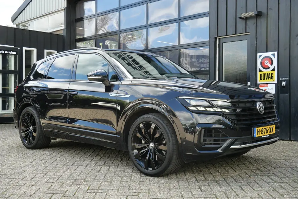 Volkswagen Touareg 3.0 TSI R-Line 340 PK | Pano | Luchtverin uit 2019