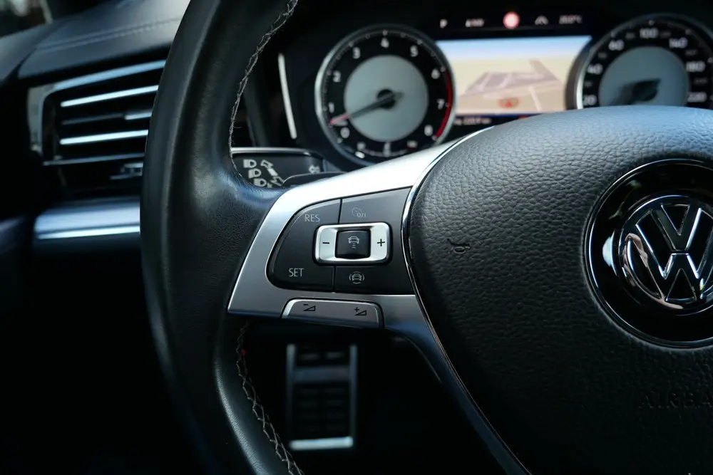 Volkswagen Touareg 3.0 TSI R-Line 340 PK | Pano | Luchtverin uit 2019, foto 16
