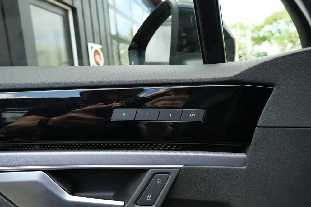 Volkswagen Touareg 3.0 TSI R-Line 340 PK | Pano | Luchtverin uit 2019, foto 18
