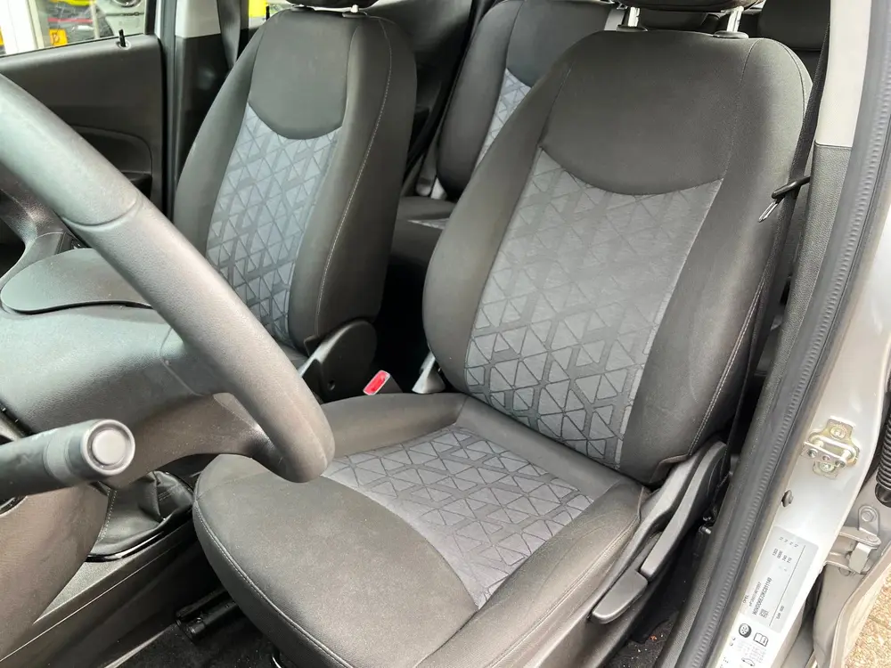 Opel Karl 1.0 ecoFLEX 120 Jaar Edition uit 2019, foto 11