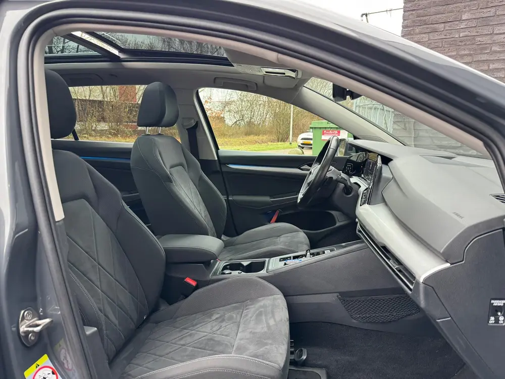 Volkswagen Golf Variant 1.0 eTSI DSG Life Pano, Adaptive Cru uit 2021, foto 8