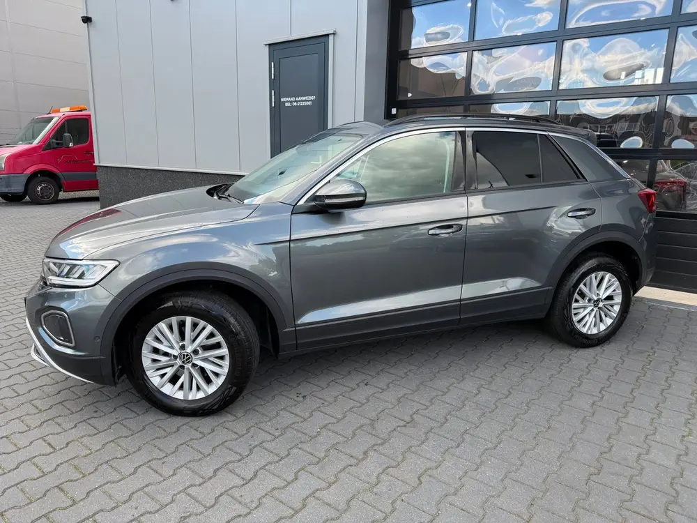 Volkswagen T-Roc 1.5 TSI Life automaat nieuwstaat uit 2023, foto 2