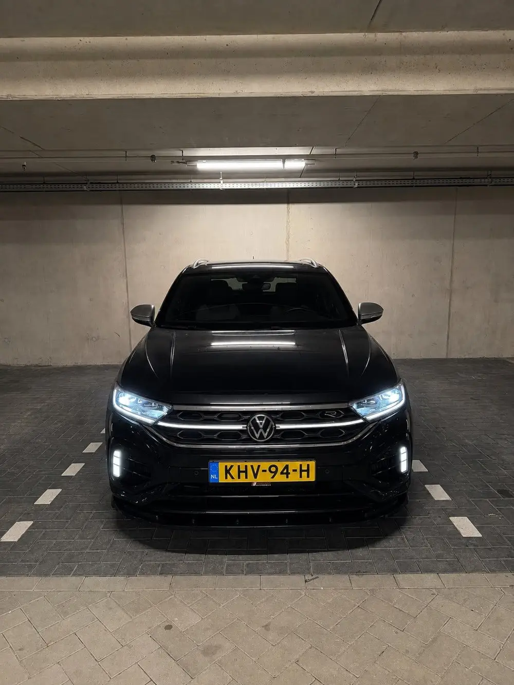 Volkswagen T-Roc R 2.0 AKRA 4Motion 7-DSG 2022 Zwart PANO uit 2022