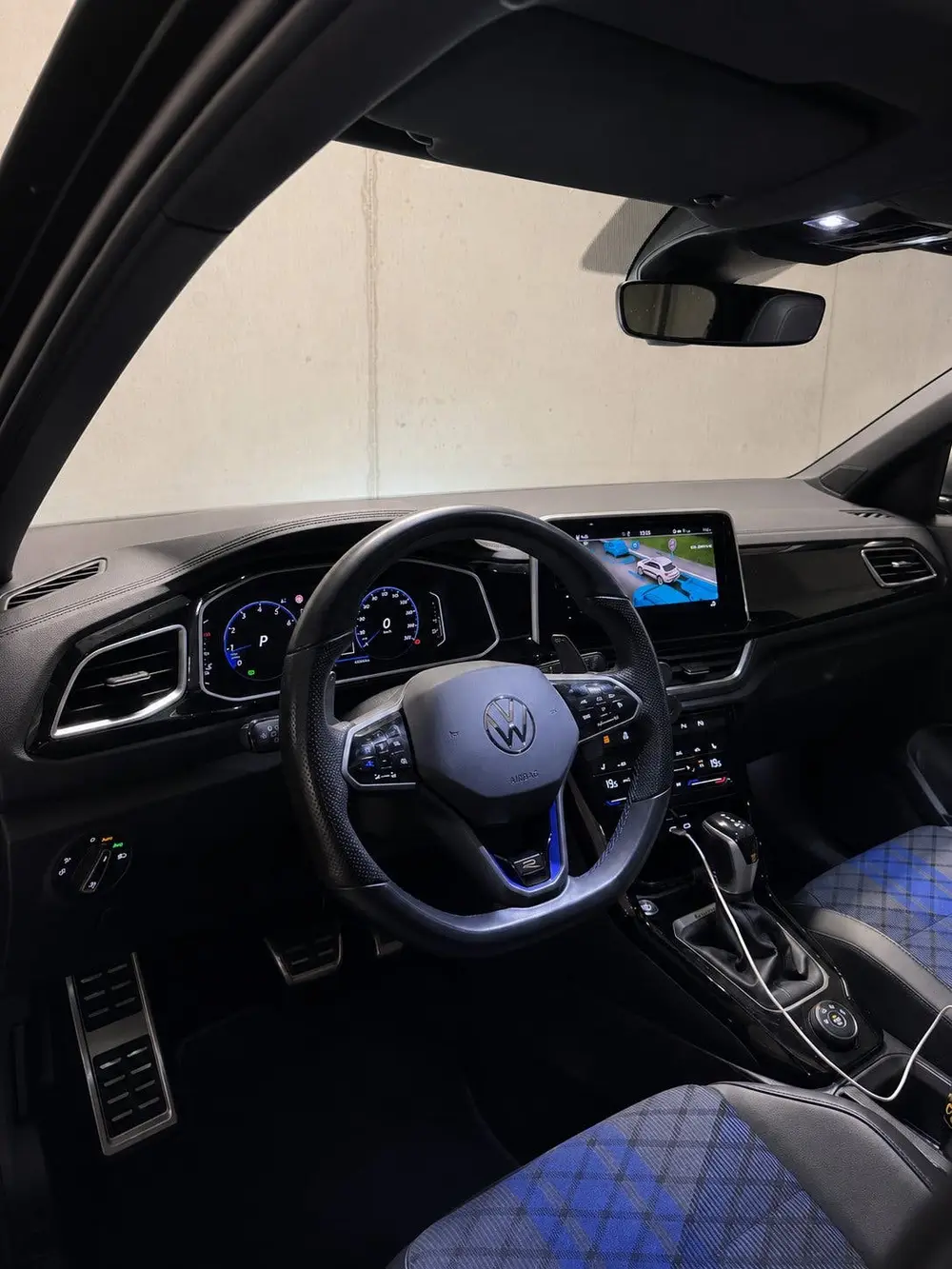 Volkswagen T-Roc R 2.0 AKRA 4Motion 7-DSG 2022 Zwart PANO uit 2022, foto 13