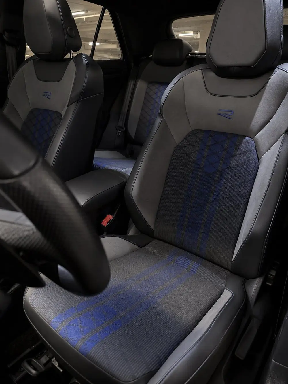 Volkswagen T-Roc R 2.0 AKRA 4Motion 7-DSG 2022 Zwart PANO uit 2022, foto 16