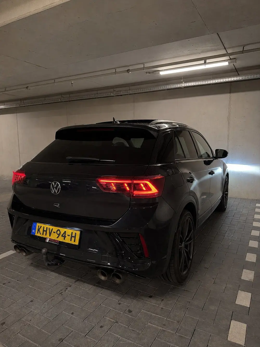 Volkswagen T-Roc R 2.0 AKRA 4Motion 7-DSG 2022 Zwart PANO uit 2022, foto 8