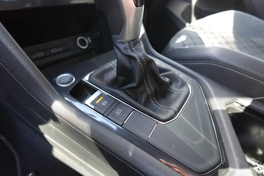 Volkswagen Tiguan 1.5 TSI R-Line PANO KEYLESS CAM uit 2021, foto 17