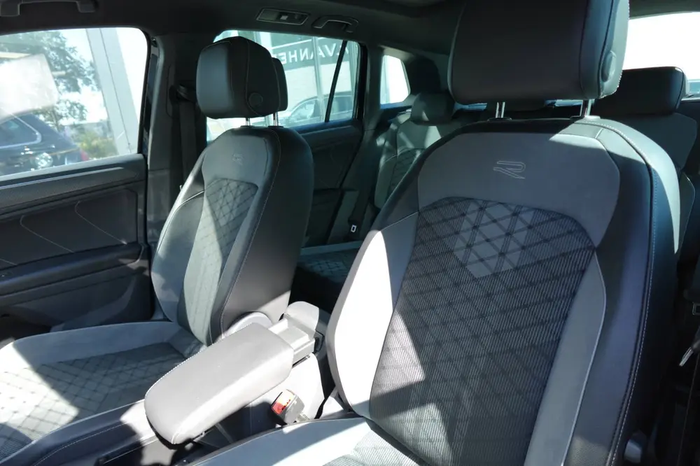 Volkswagen Tiguan 1.5 TSI R-Line PANO KEYLESS CAM uit 2021, foto 4