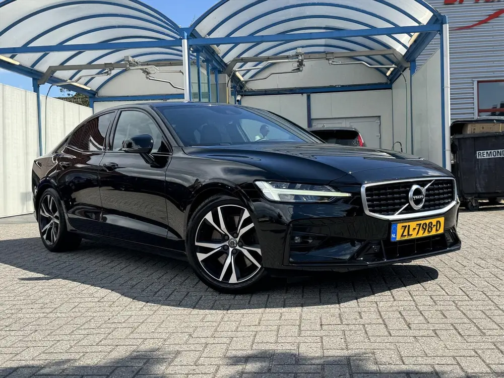 Volvo S60 2.0 T5 R Design / Camera / Trkehaak / Memory / H&K uit 2019, foto 2